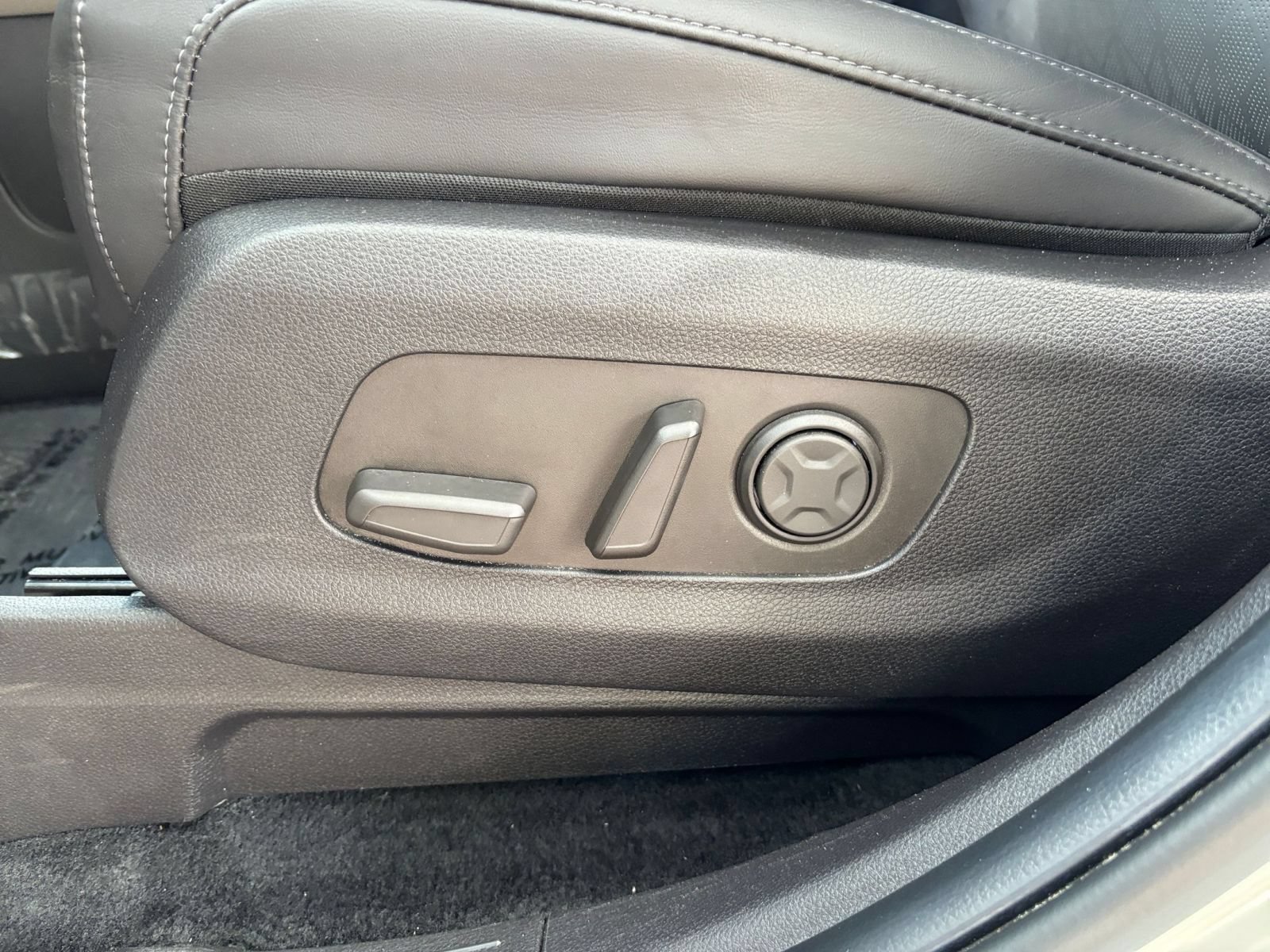 Used 2026 Kia Carnival FWD image 22