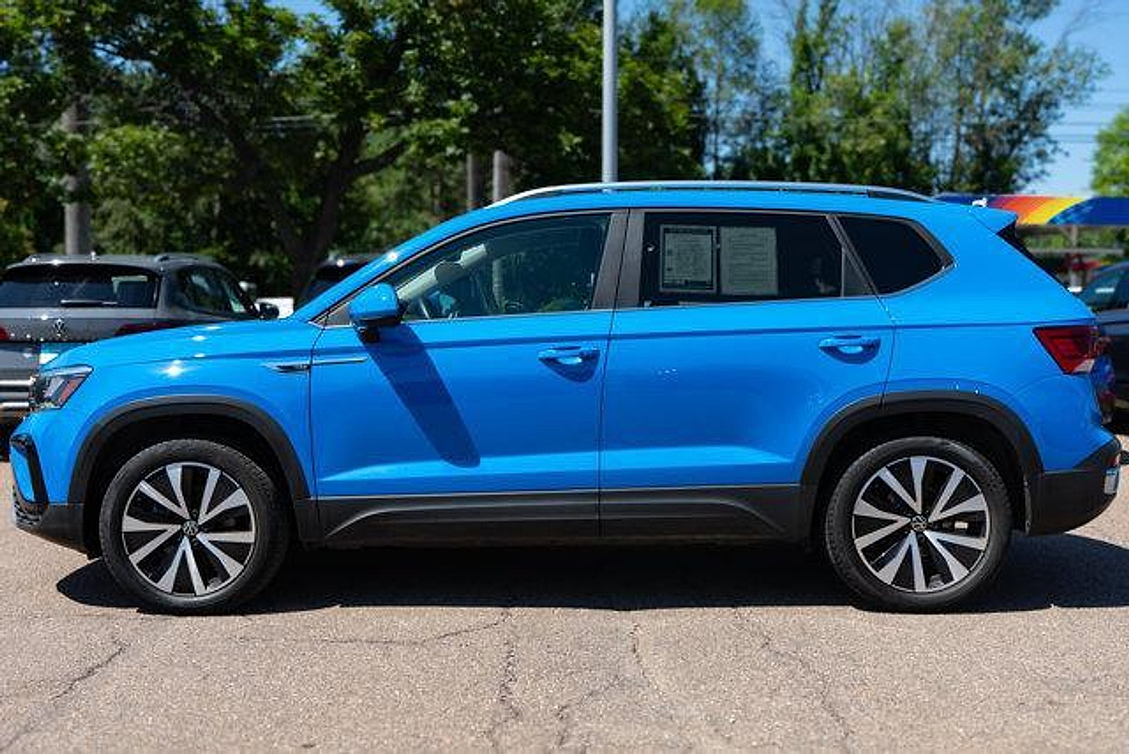 Certified 2023 Volkswagen Taos SE w/ Panoramic Sunroof Package AWD/4WD image 3