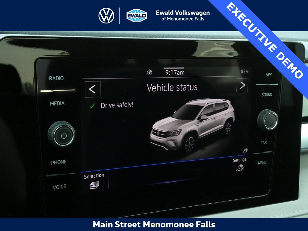 Certified 2025 Volkswagen Taos SE image 39