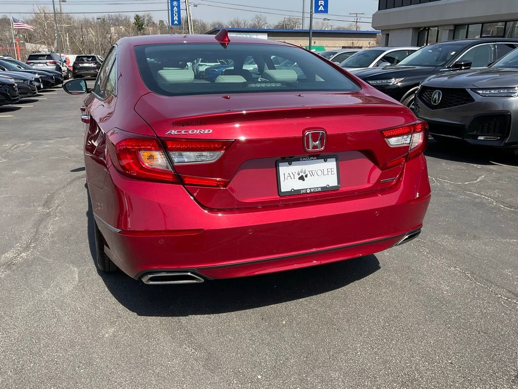 Used 2018 Honda Accord Touring image 6