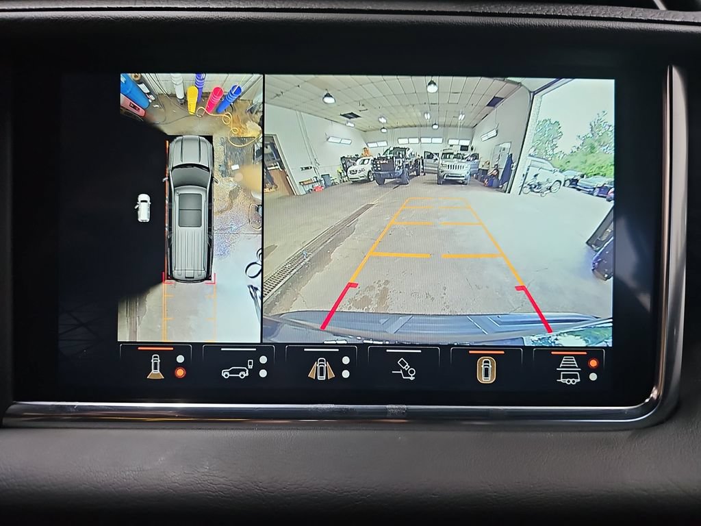 Certified 2024 GMC Yukon XL Denali w/ Advanced Technology Package AWD/4WD image 31