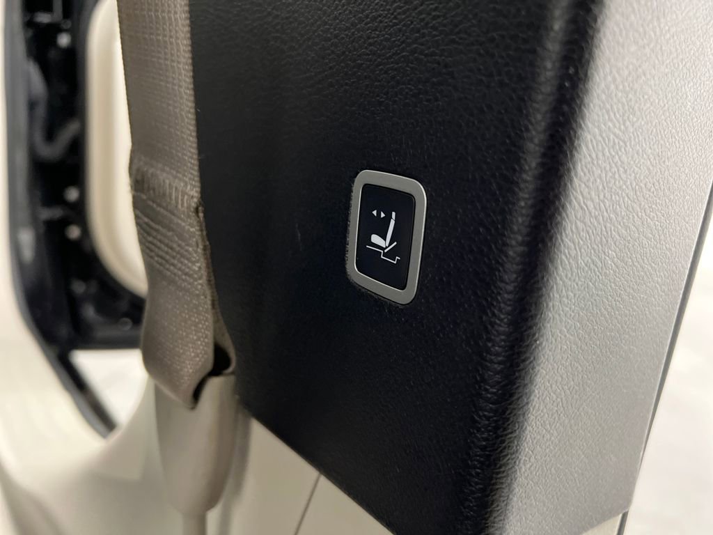 Used 2024 Chrysler Pacifica Limited image 26