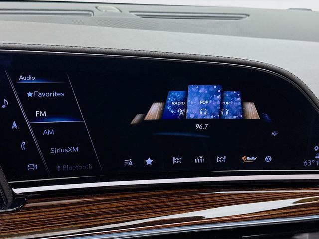 Used 2022 Cadillac Escalade Premium Luxury AWD/4WD image 17