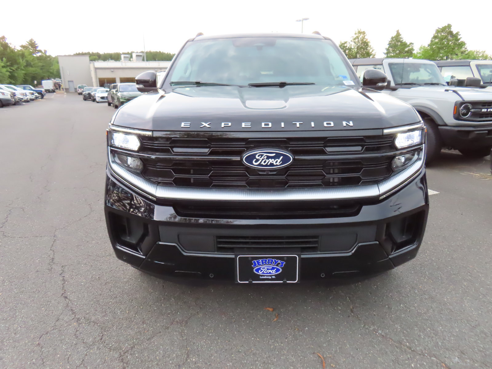 New 2027 Ford Expedition Max Platinum w/ Driver's Package AWD/4WD image 2