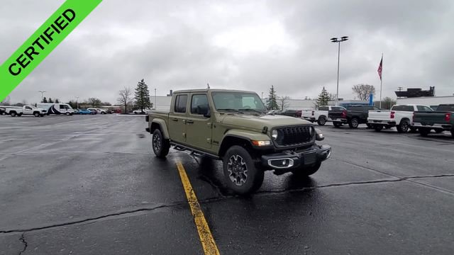 Used 2025 Jeep Gladiator Sport w/ Premium Package image 3