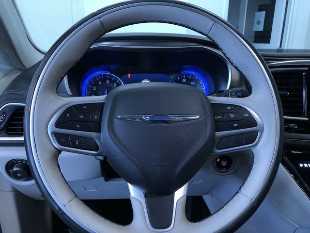 Used 2018 Chrysler Pacifica Limited w/ Tire & Wheel Group FWD image 26