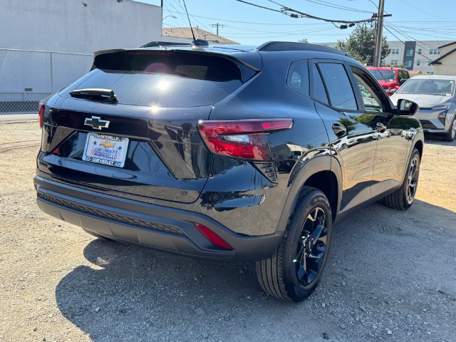New 2026 Chevrolet Trax LT w/ Driver Confidence Package FWD image 5