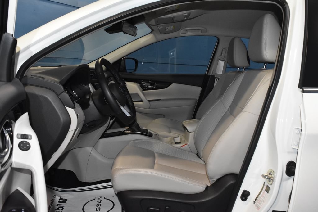 Certified 2022 Nissan Rogue Sport SL AWD/4WD image 6