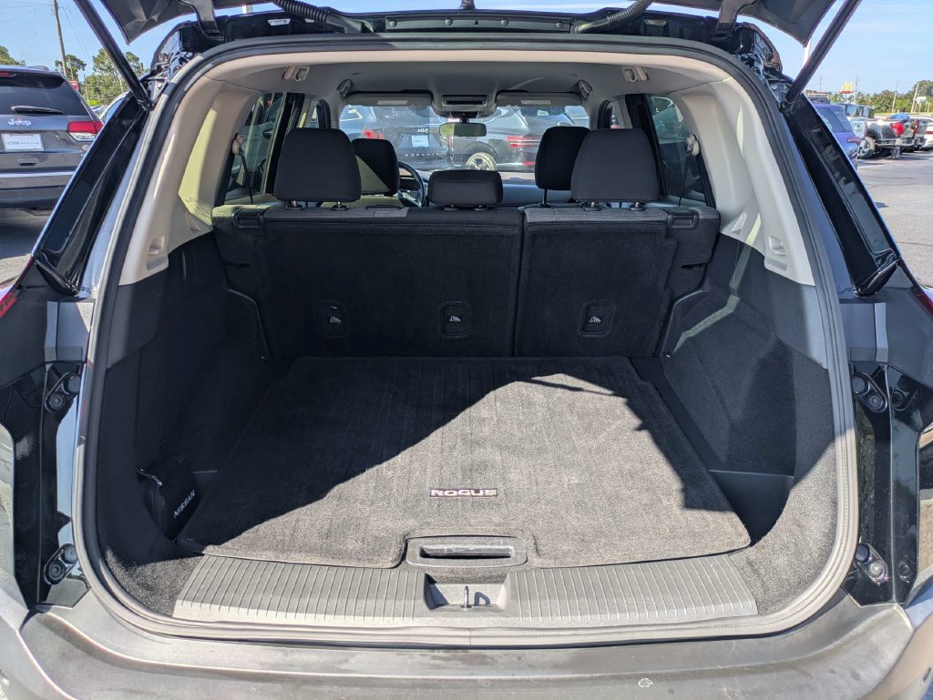 Used 2023 Nissan Rogue SV AWD/4WD image 14