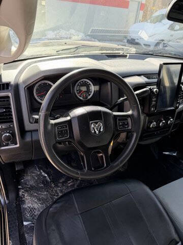 Used 2018 RAM 1500 ST w/ SXT Appearance Group image 12