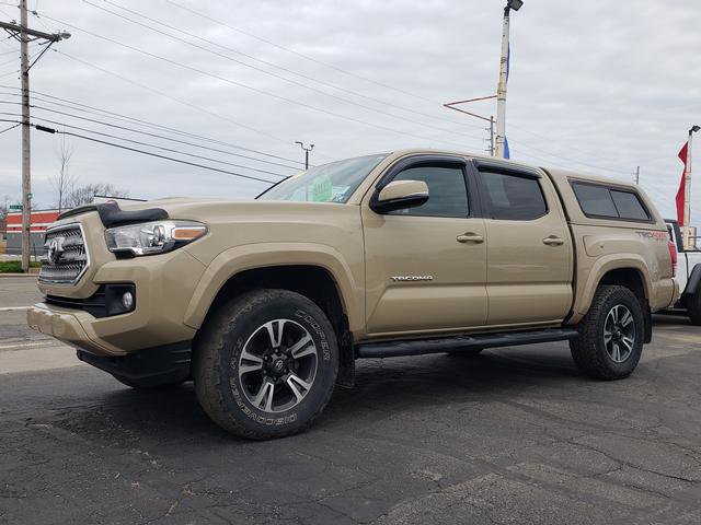 Used 2017 Toyota Tacoma TRD Sport w/ Tow Package (A/T) AWD/4WD image 7