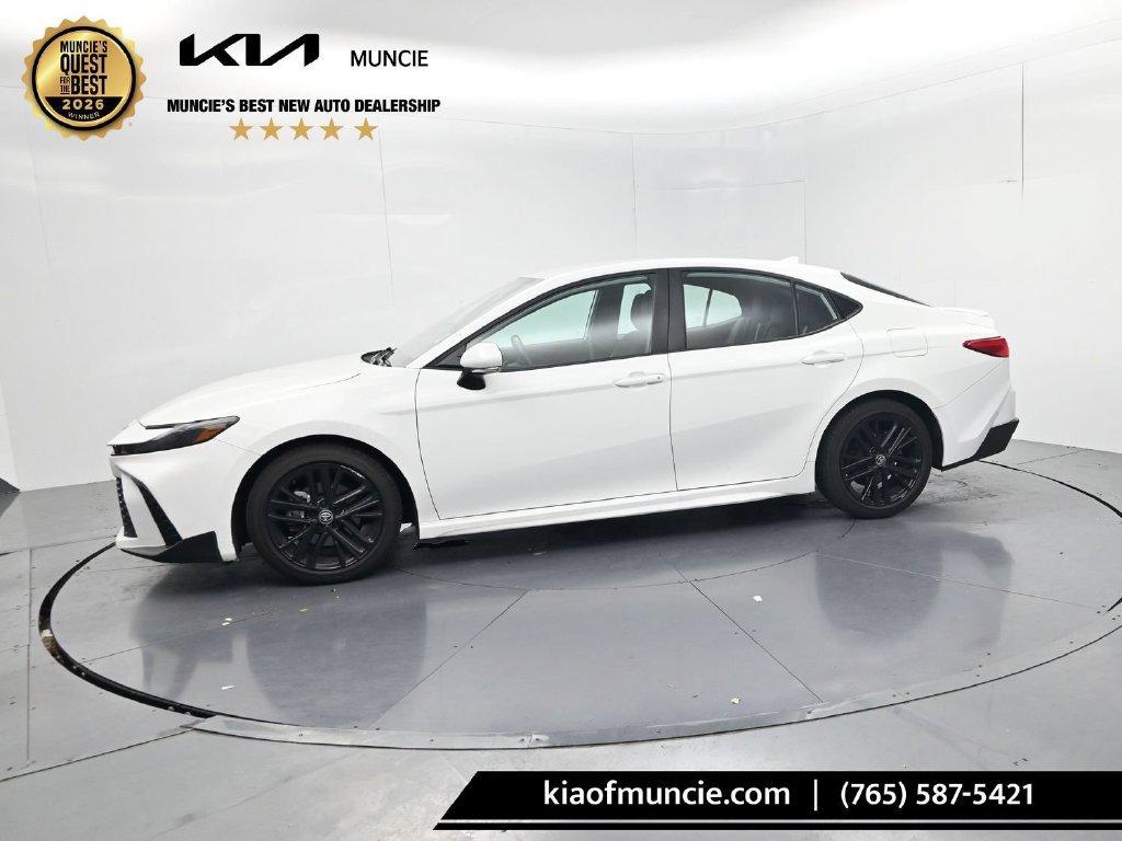Used 2025 Toyota Camry SE FWD image 4