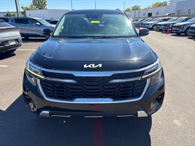 Used 2024 Kia Seltos S AWD/4WD image 2
