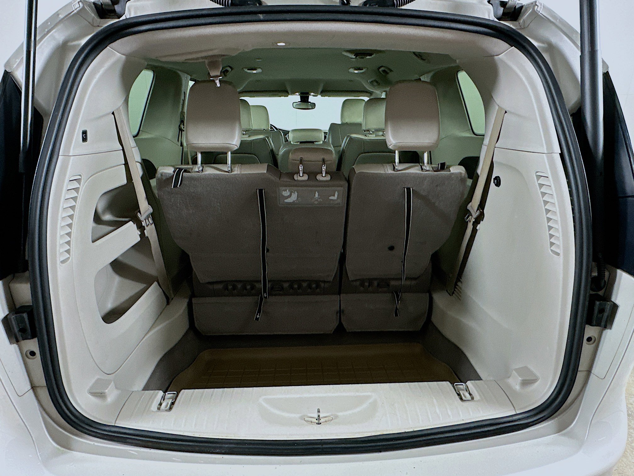 Used 2017 Chrysler Pacifica Touring-L w/ Tire & Wheel Group image 29