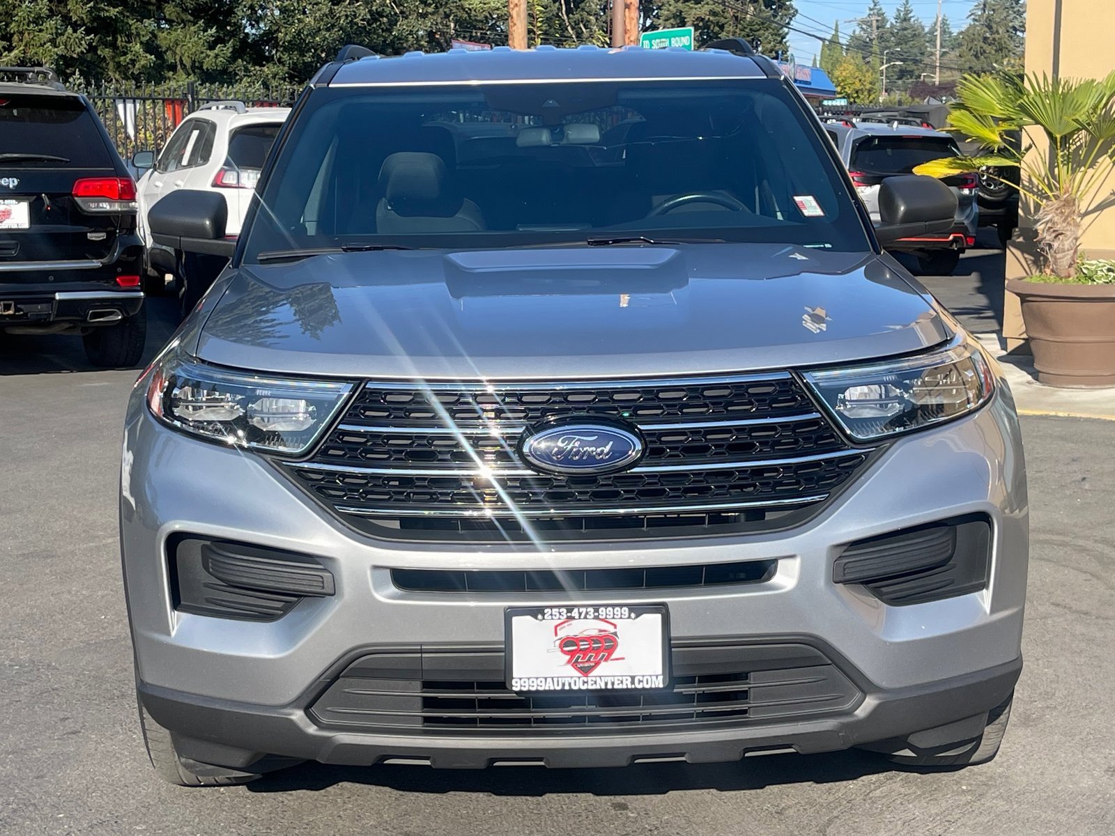 Used 2020 Ford Explorer XLT image 2