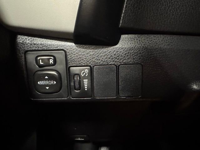 Used 2017 Toyota Corolla LE image 21