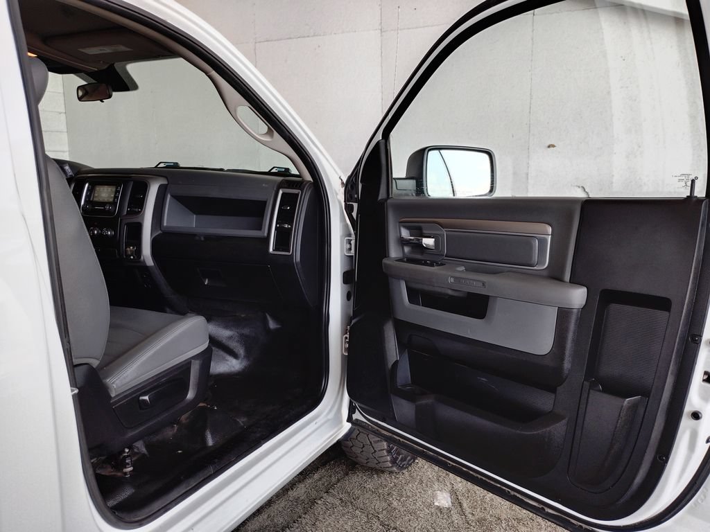 Used 2018 RAM 1500 ST AWD/4WD image 10