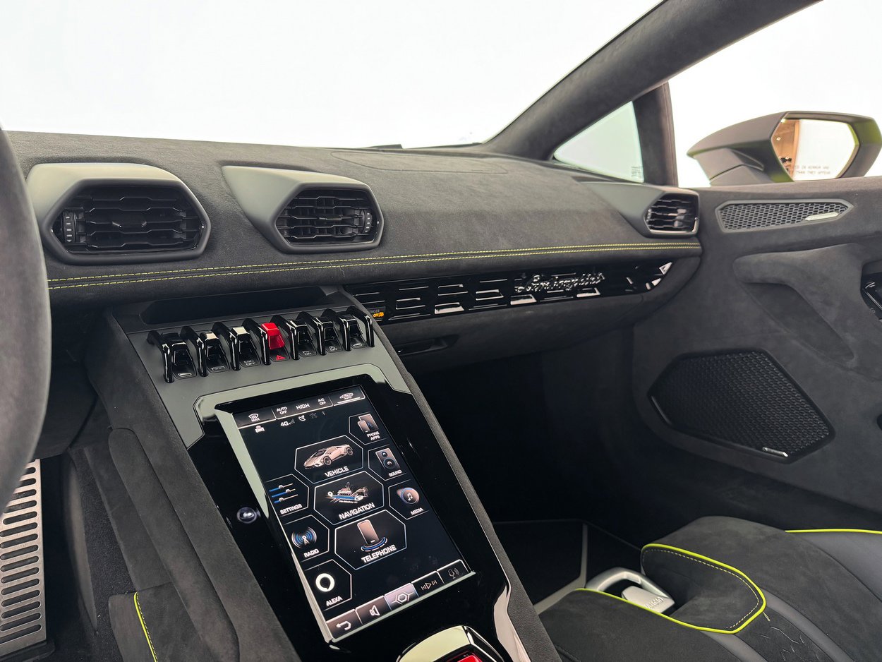 Used 2023 Lamborghini Huracan Sterrato image 24