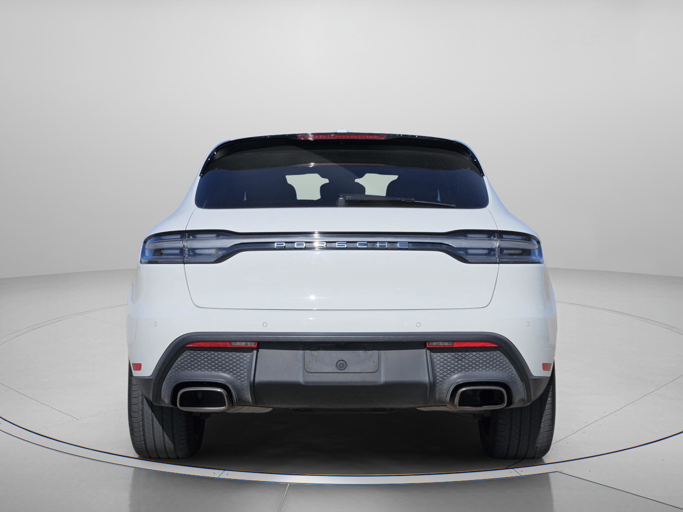 Certified 2023 Porsche Macan Turbo image 4