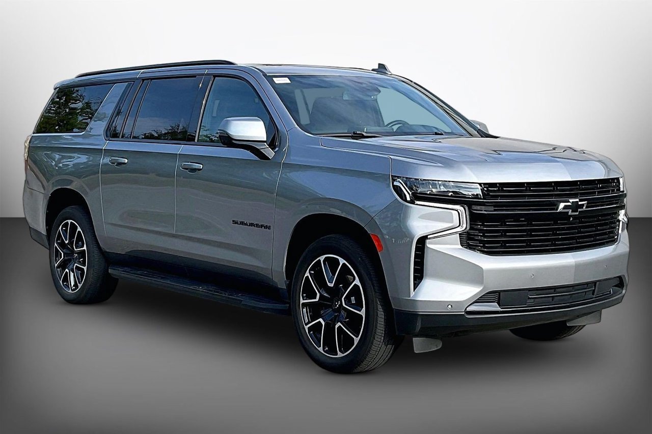 Used 2024 Chevrolet Suburban RST w/ Luxury Package AWD/4WD image 2