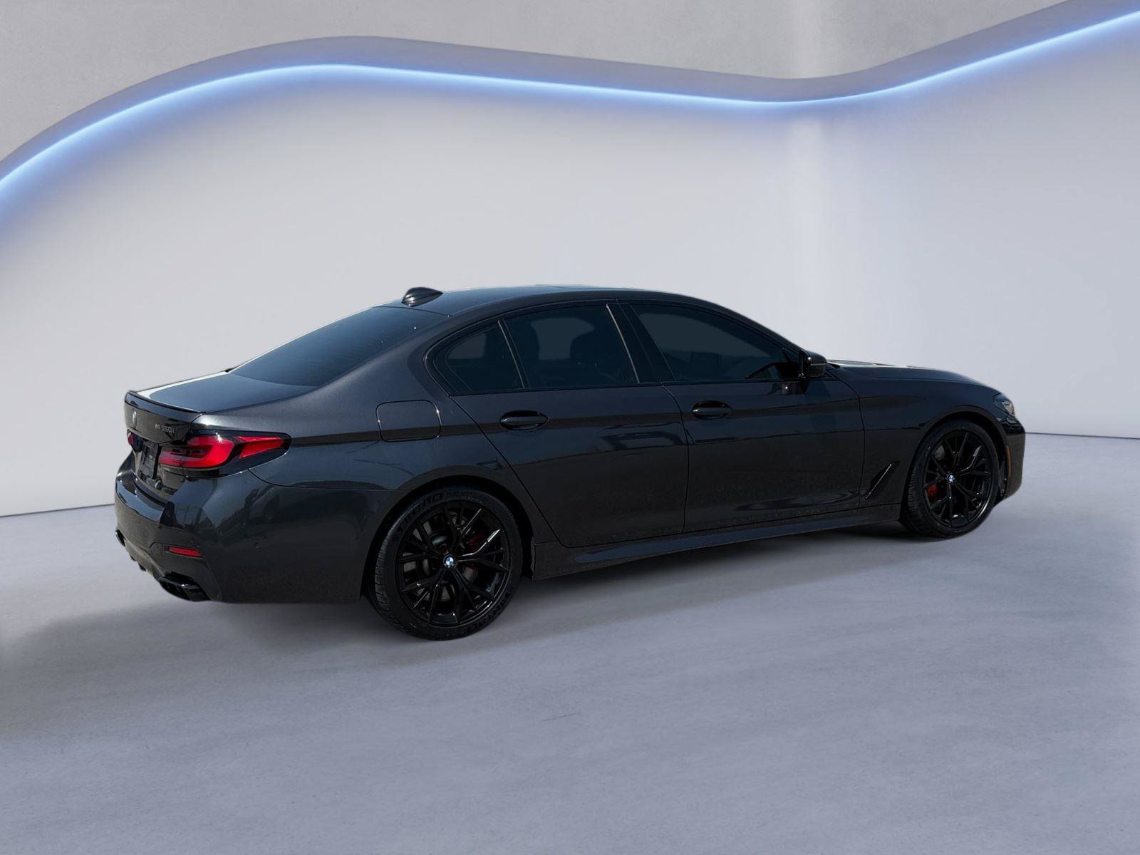 Used 2022 BMW M550i xDrive w/ Executive Package AWD/4WD image 3