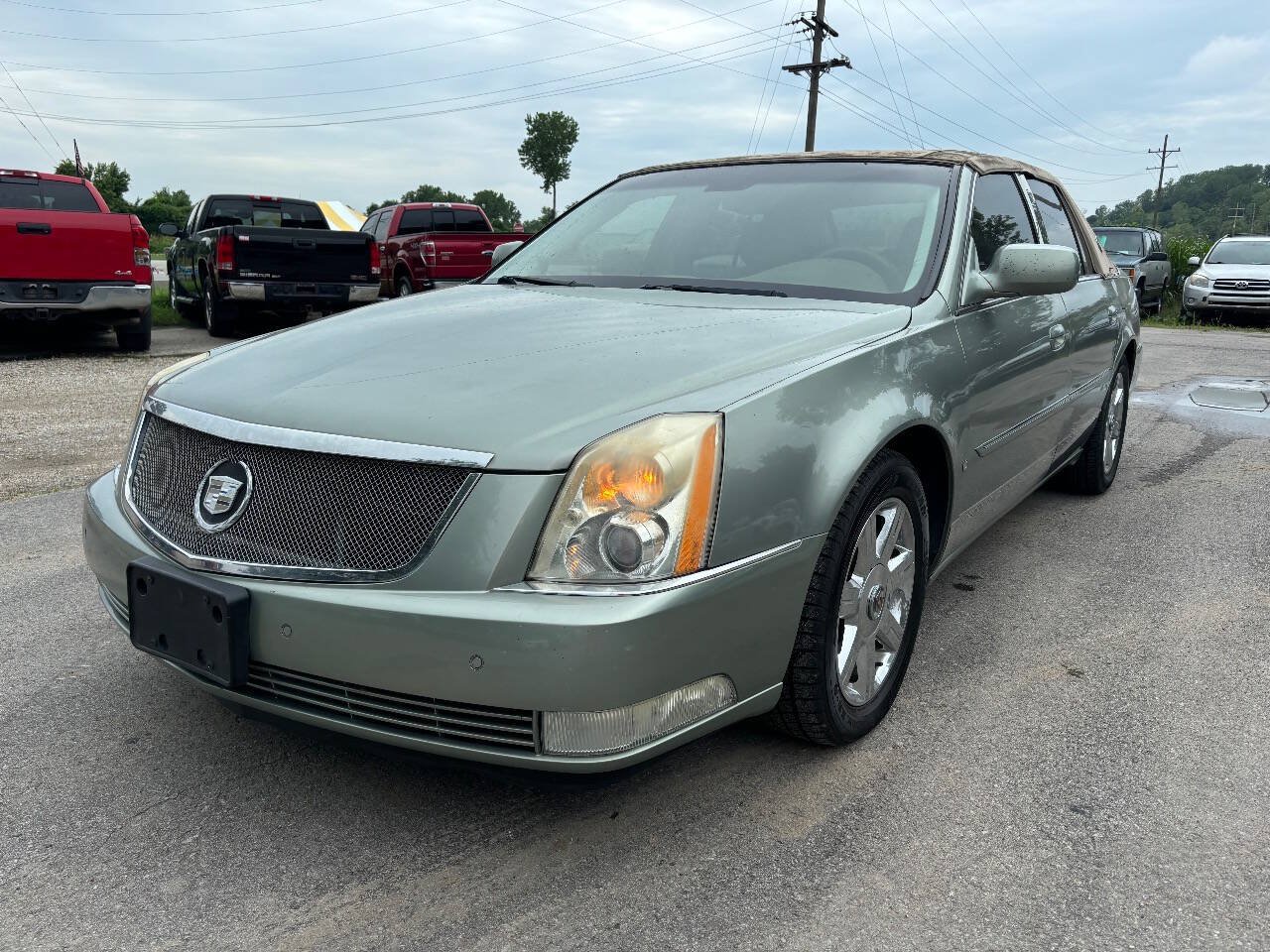 Used 2006 Cadillac DTS w/ Trunk Convenience Package FWD image 4
