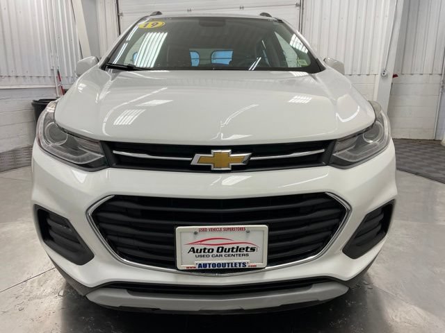 Used 2019 Chevrolet Trax LT w/ LT Convenience Package FWD image 2