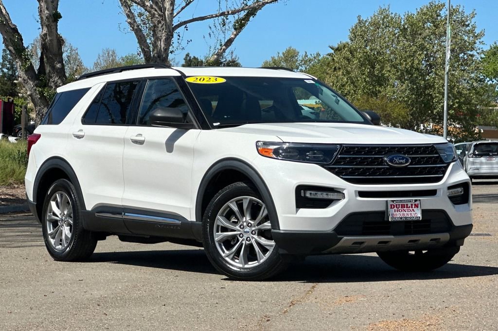 Used 2023 Ford Explorer XLT w/ Equipment Group 202A image 2