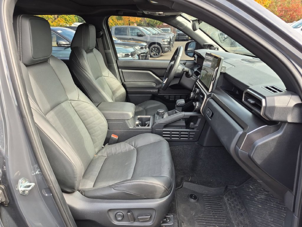 Used 2025 Toyota 4Runner TRD Off-Road Premium AWD/4WD image 16