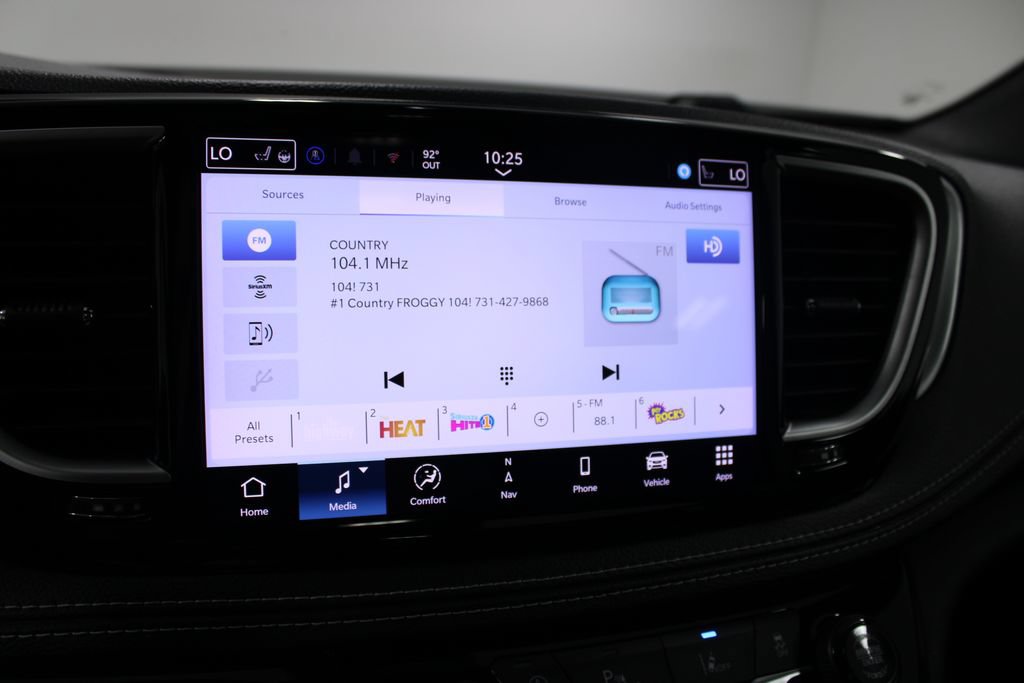Used 2025 Chrysler Pacifica Limited FWD image 51