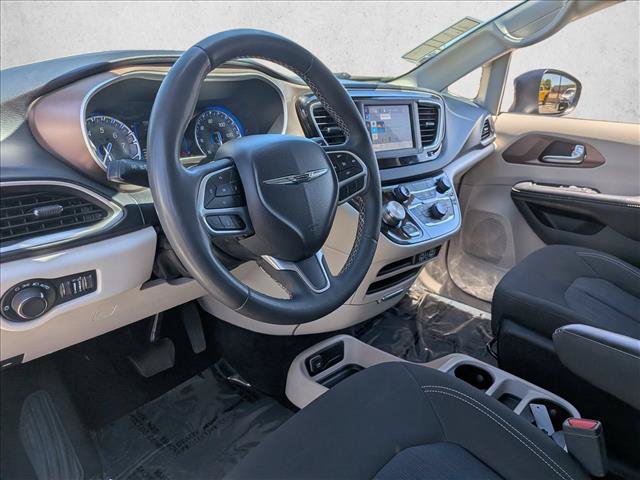 Used 2023 Chrysler Voyager LX FWD image 13