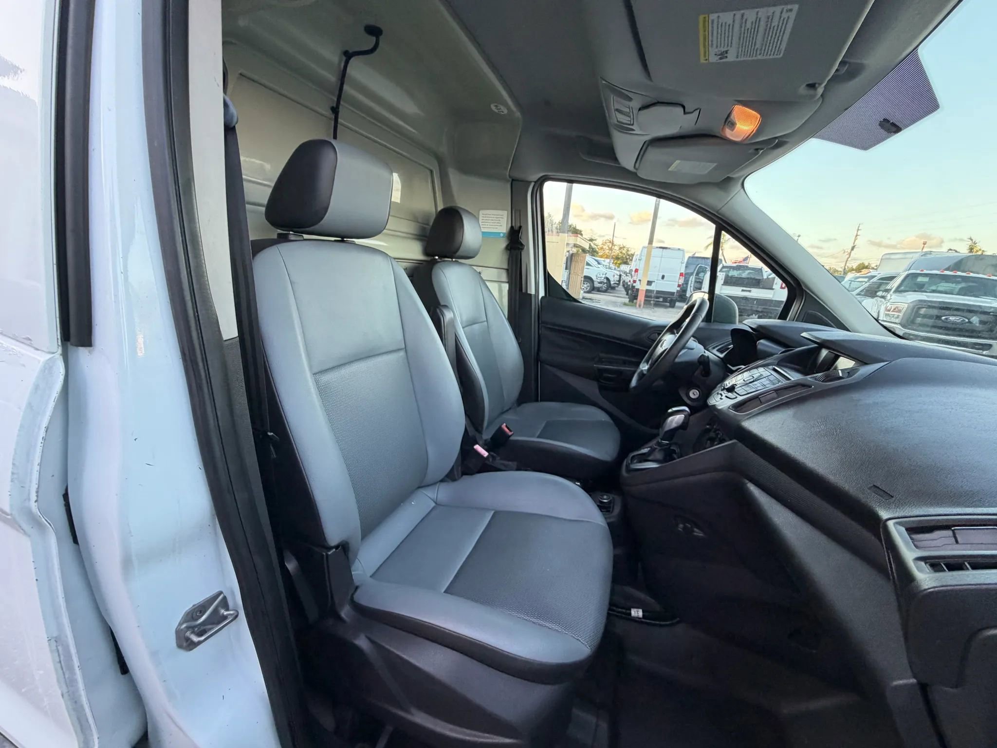 Used 2016 Ford Transit Connect XL image 18