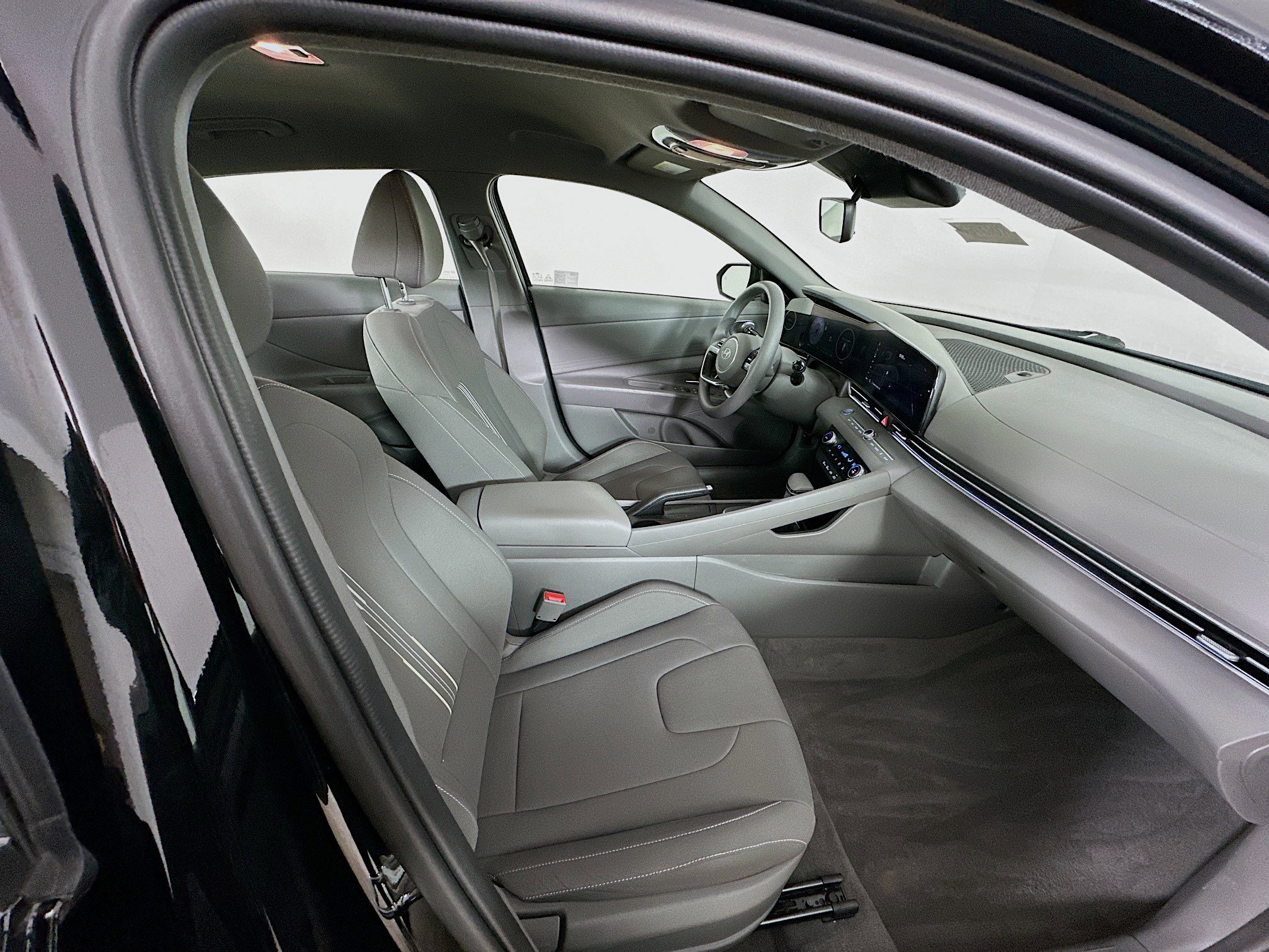 Used 2024 Hyundai Elantra SEL image 33