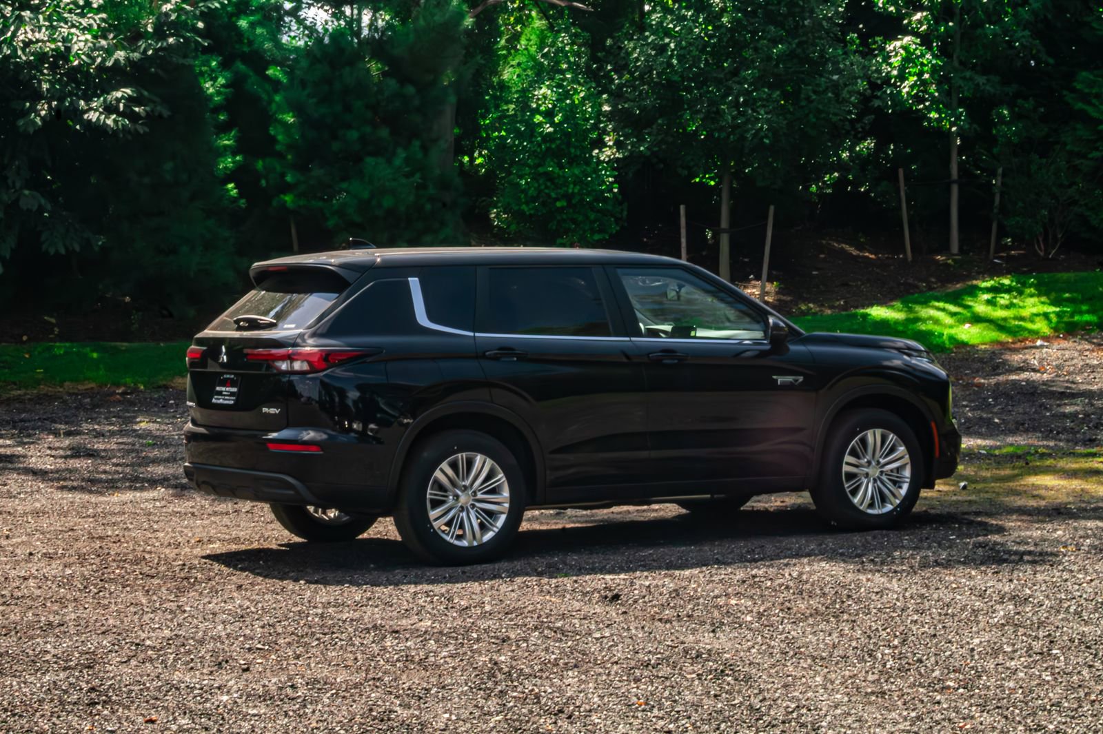New 2025 Mitsubishi Outlander ES image 9