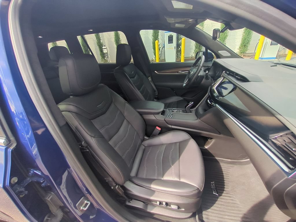 Used 2023 Cadillac XT6 Premium Luxury w/ Platinum Package AWD/4WD image 37