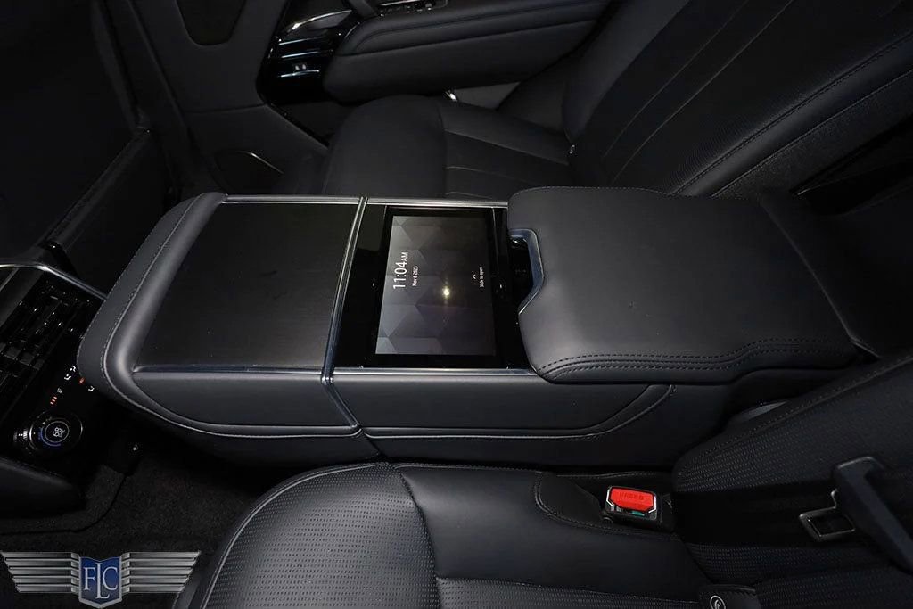 Used 2023 Land Rover Range Rover SV image 25