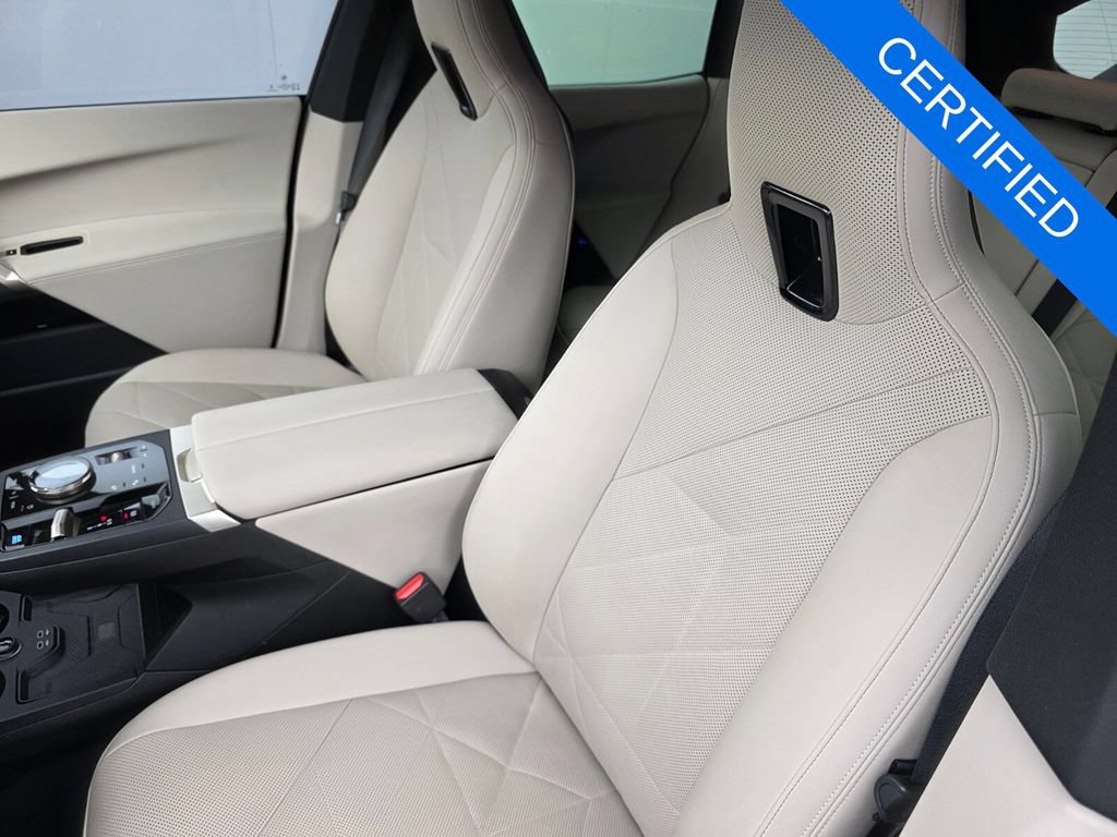 Used 2024 BMW iX xDrive50 w/ Sport Package AWD/4WD image 11