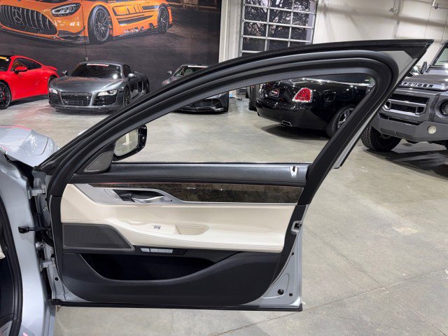 Used 2016 BMW 750i xDrive image 64