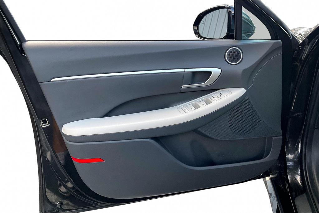 Used 2025 Hyundai Sonata SEL FWD image 2