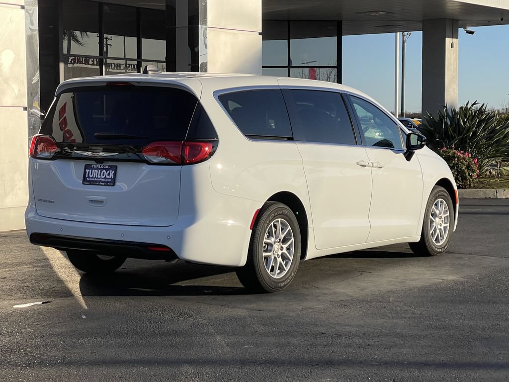 New 2026 Chrysler Voyager LX FWD image 8