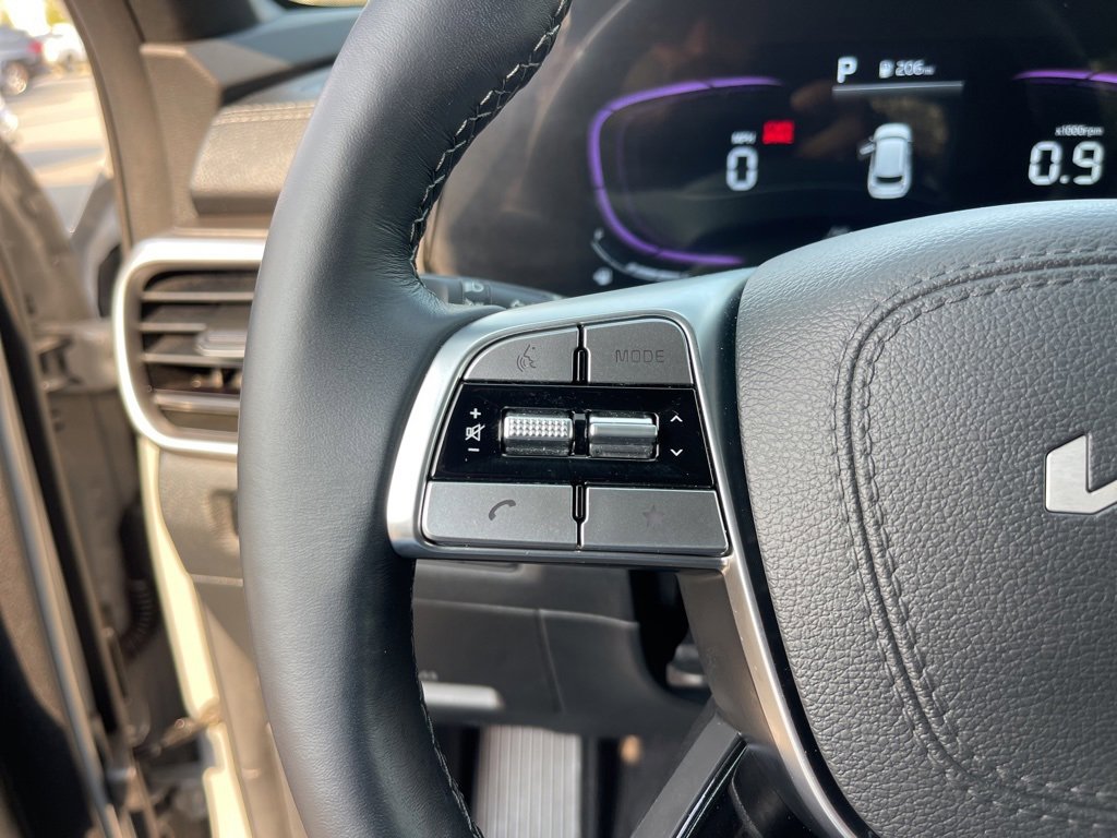 Used 2025 Kia Telluride EX image 17