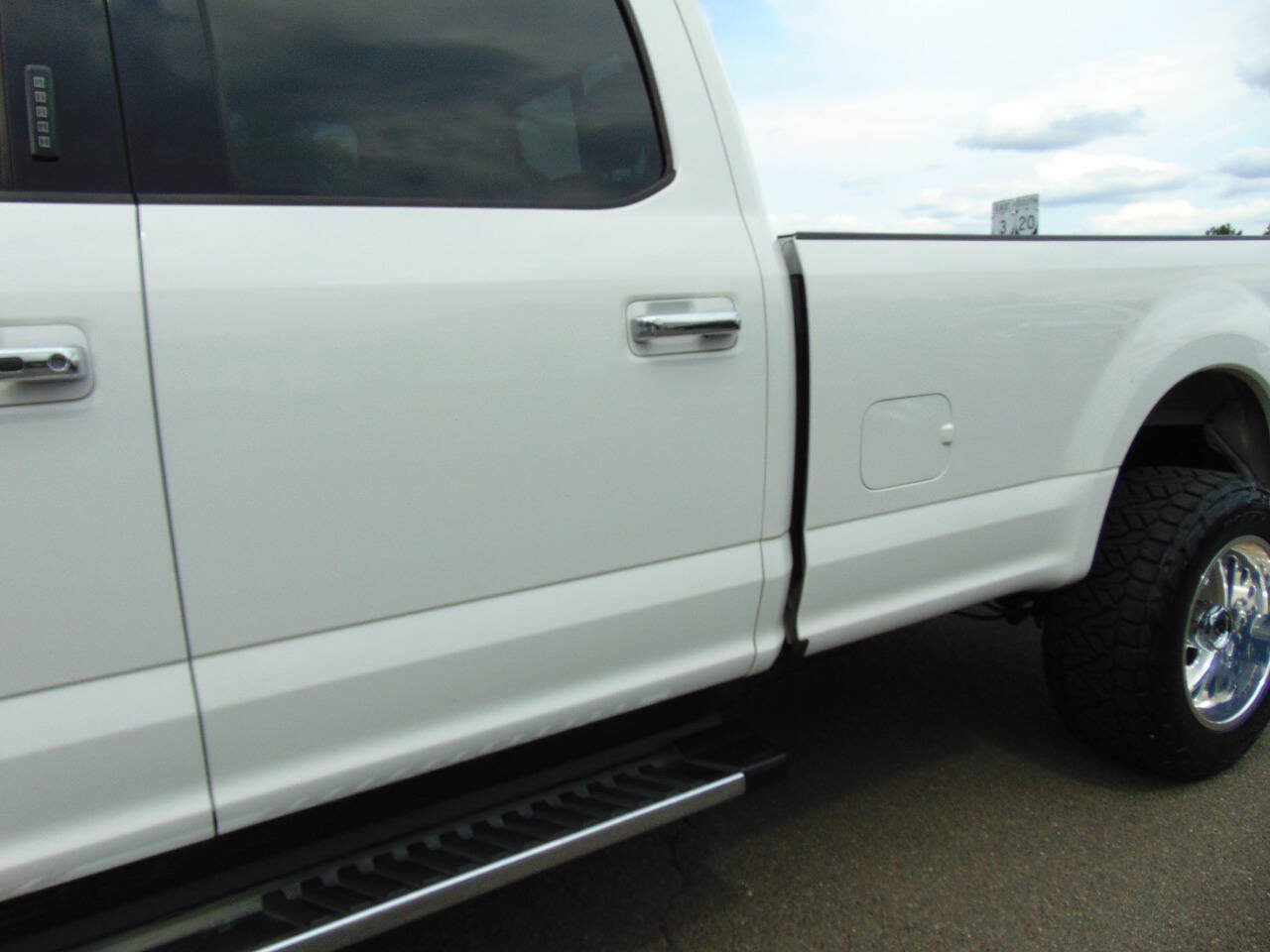 Used 2020 Ford F350 Lariat w/ Lariat Ultimate Package AWD/4WD image 28