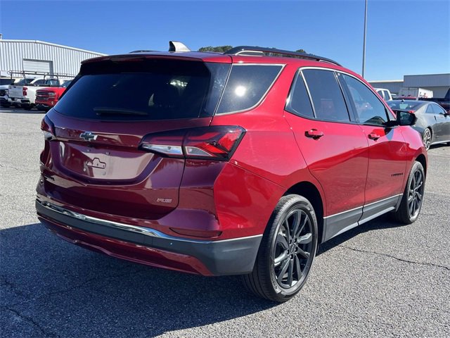 Used 2023 Chevrolet Equinox RS image 3