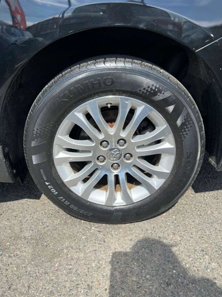Used 2017 Toyota Sienna XLE w/ XLE Navigation Package image 14