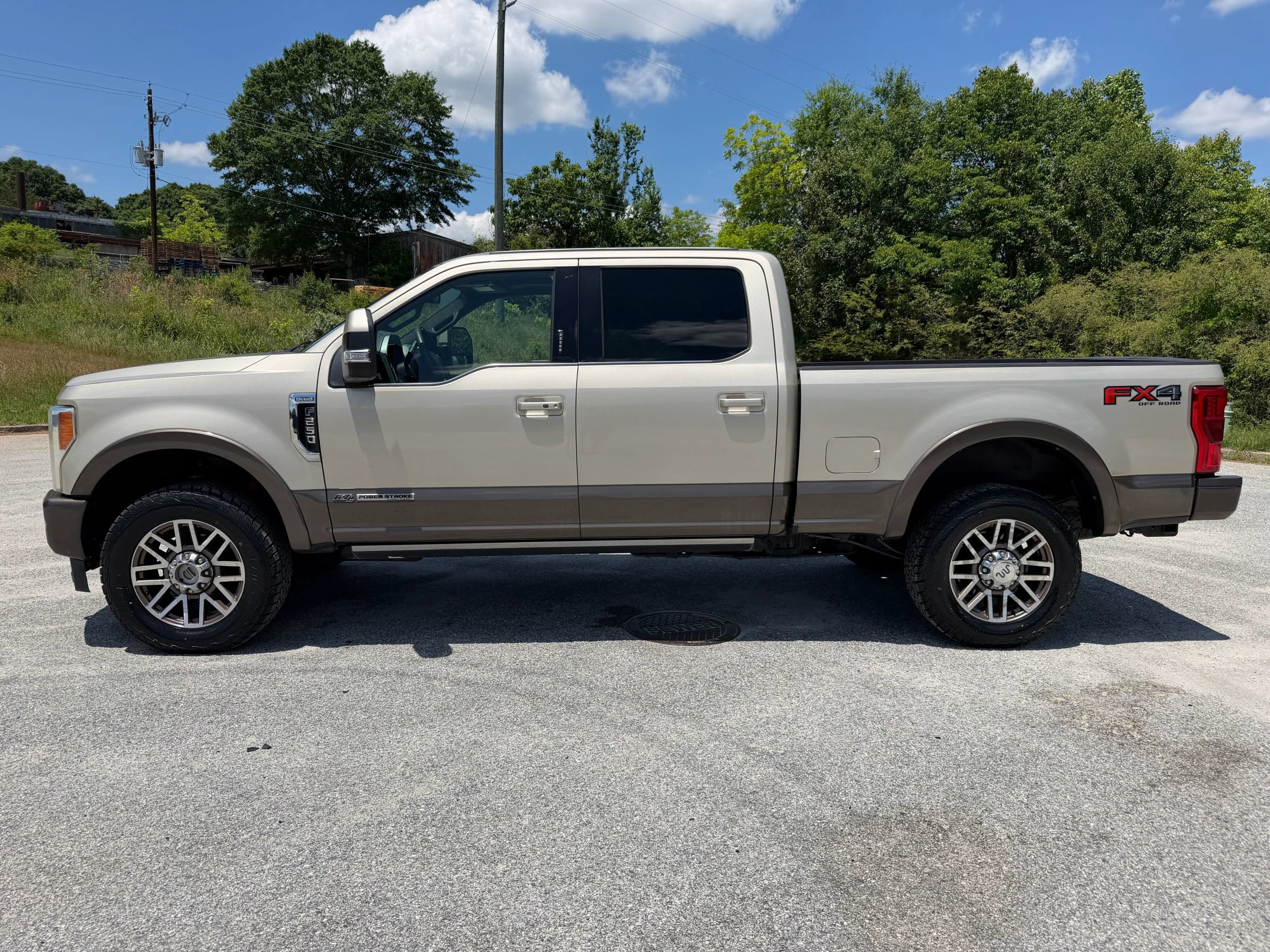 Used 2017 Ford F250 King Ranch w/ King Ranch Ultimate Package AWD/4WD image 2