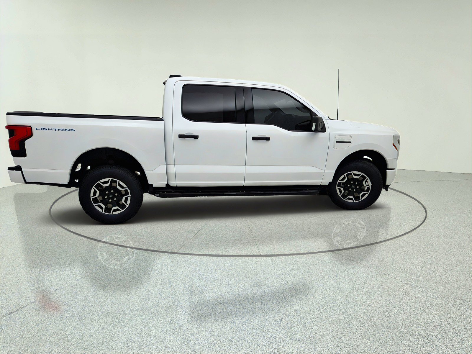 Used 2023 Ford F150 Lightning XLT AWD/4WD image 7