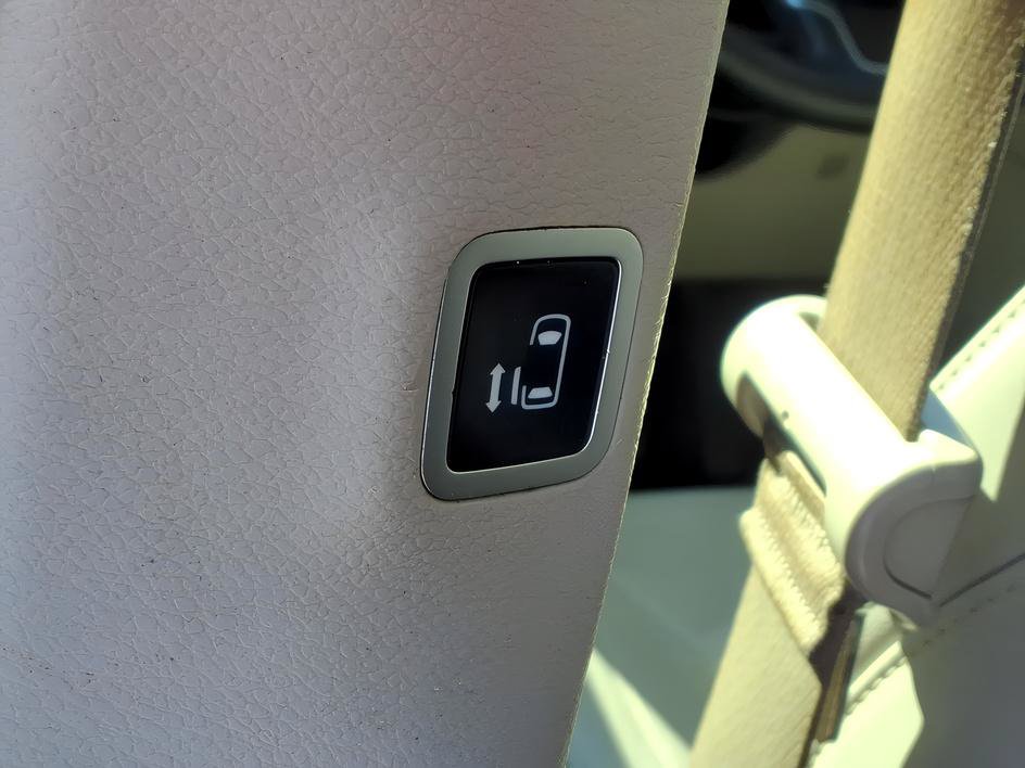 Used 2021 Chrysler Voyager Lxi FWD image 14