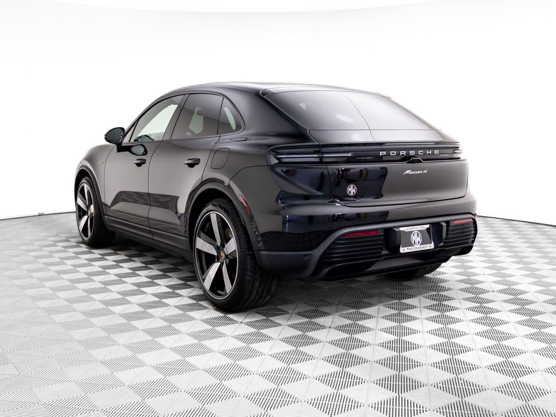 Certified 2025 Porsche Macan 4 Electric image 3