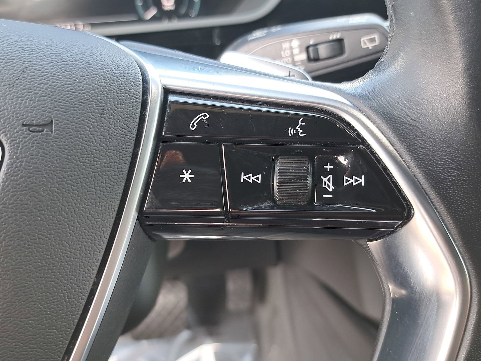 Used 2022 Audi e-tron Premium Plus AWD/4WD image 18
