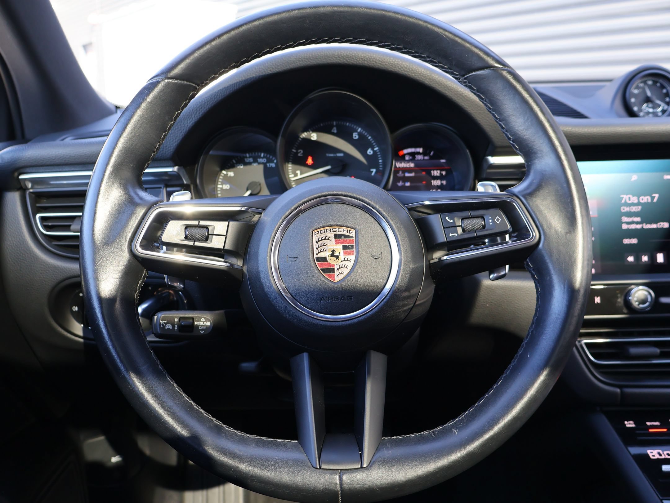 Certified 2023 Porsche Macan AWD/4WD image 16